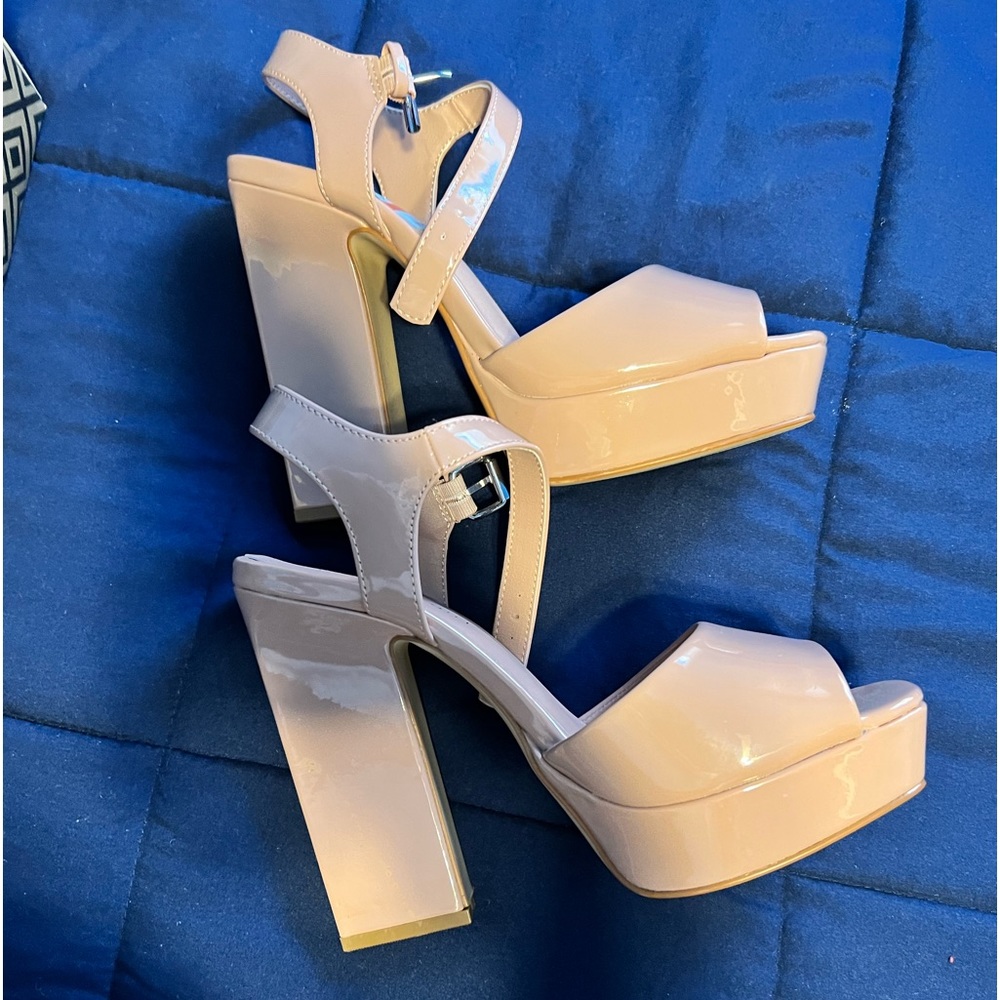 Peep toe pumps size 7